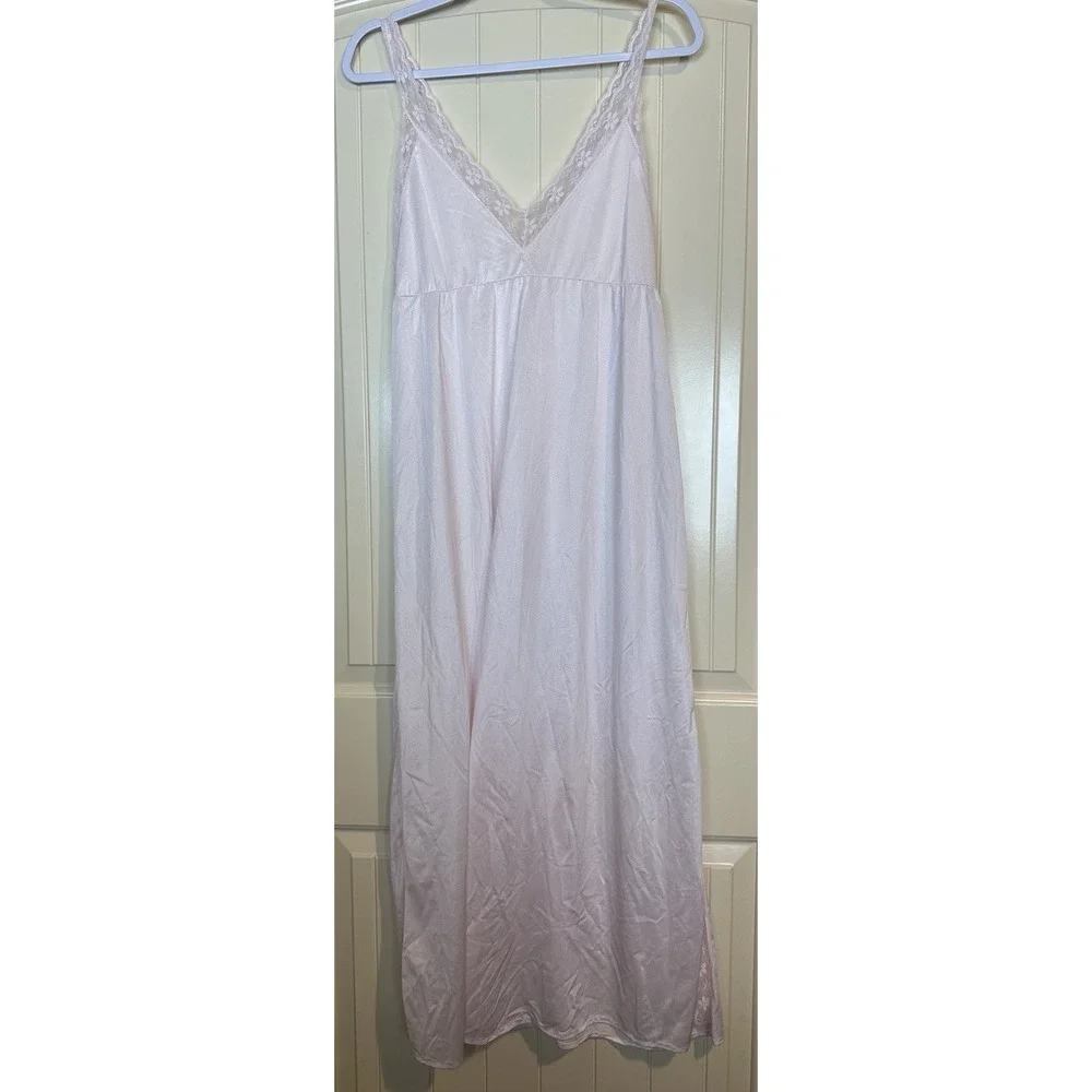VTG CHIC LINGERIE pink W/ LACE TRIM sheer SIDES NYLON LONG NIGHTGOWN SZ‎ Med